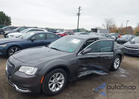 2015 Chrysler 300 Limited z USA, uszkodzony, nr VIN 2C3CCAAG9FH903892